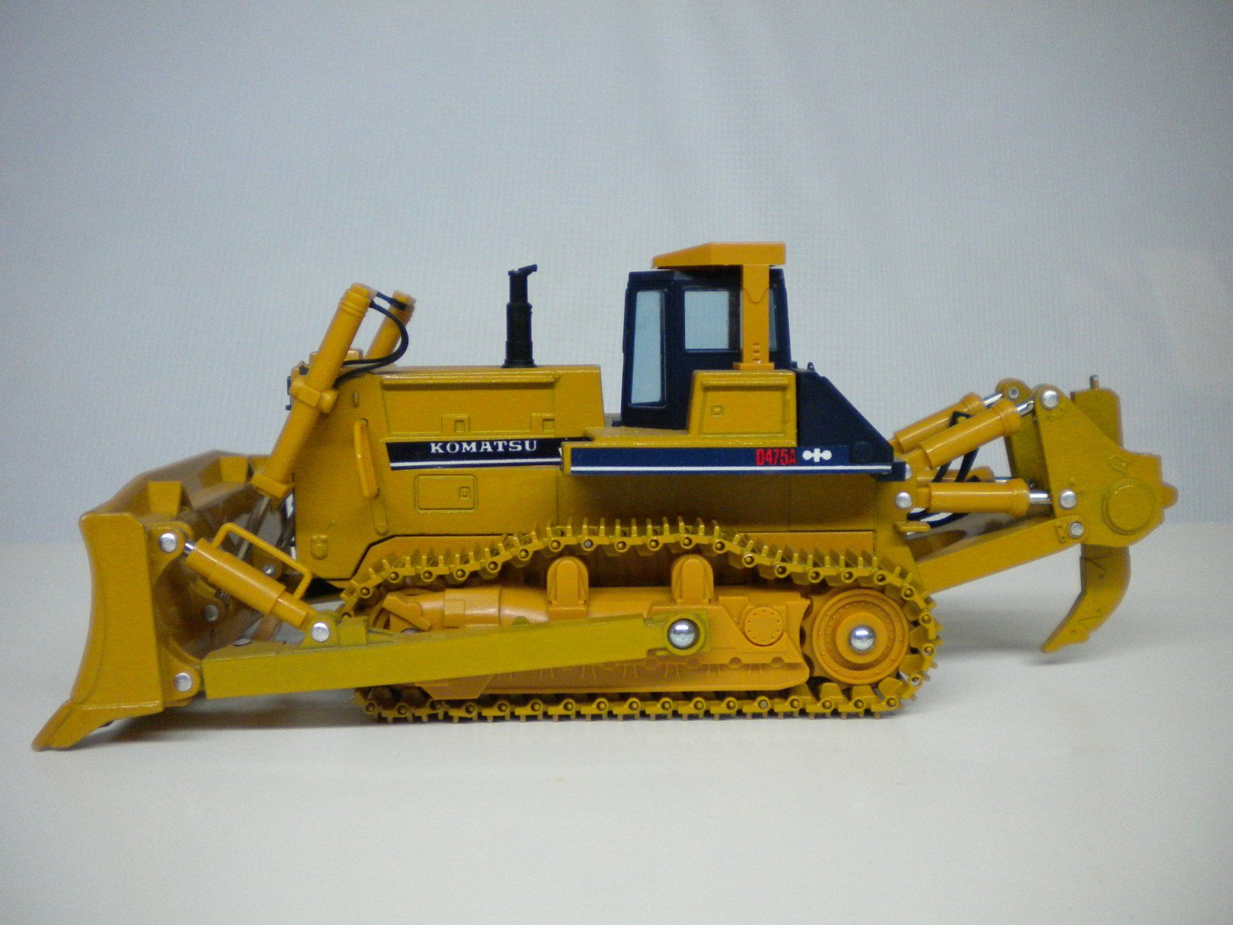 Komatsu Kit di modellismo & Modellini statici: KOMATSU D 475 A – Usato da Moutier venduto da cat365