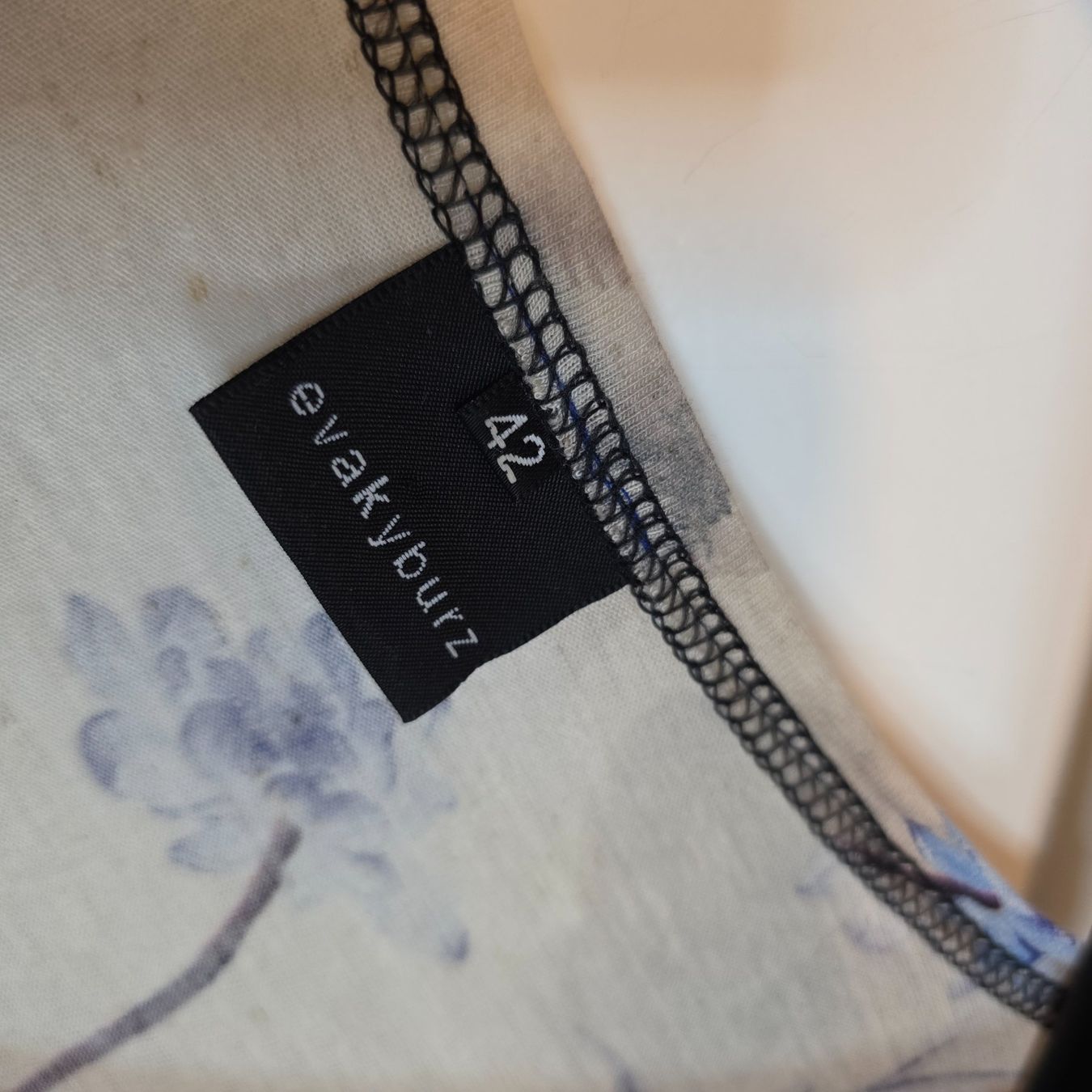 Blusen: Bluse L  floral elastisch Viskose – Gebraucht aus Wald ZH von CapLux 3