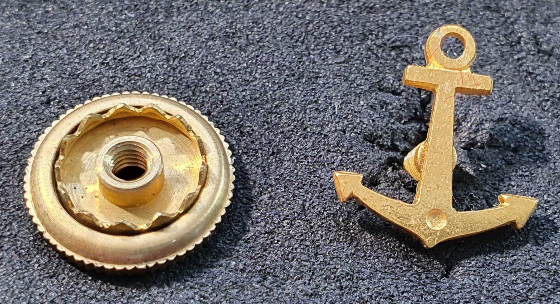 Plaquettes & Badges: GG033 - Reversknopf ANKER – D'occasion à Reinach BL par Boston-Verkauf 1