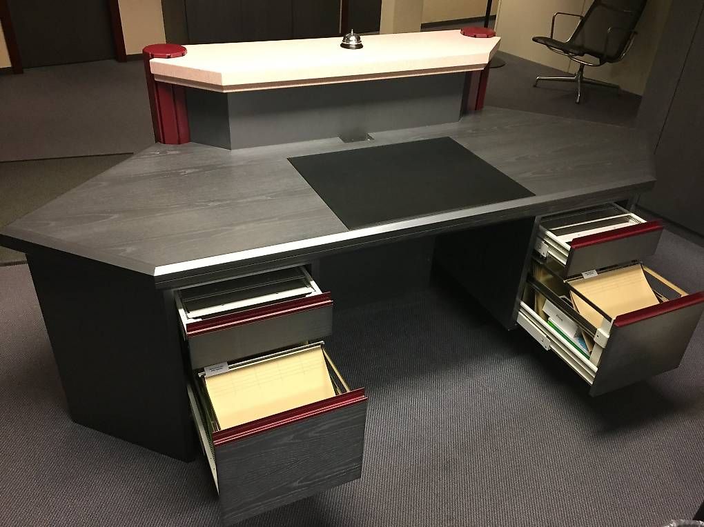 Briglie & Cavezze: Comptoir - réception - desk - accueil - banque – Usato da Vevey venduto da ncforsale 2