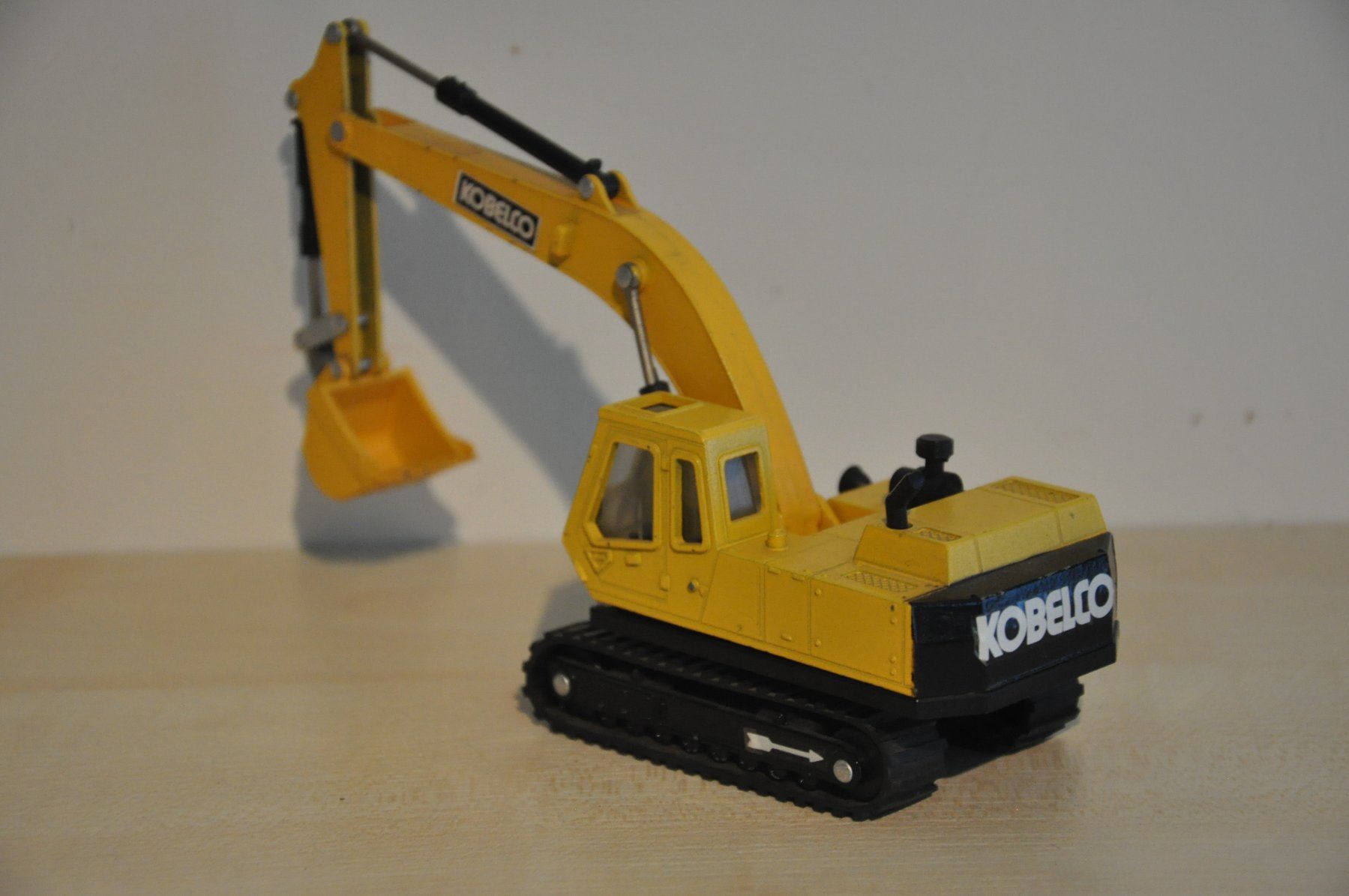 Kits de montage: KOBELCO Raupenbagger – D'occasion à Mitlödi par worker04 1