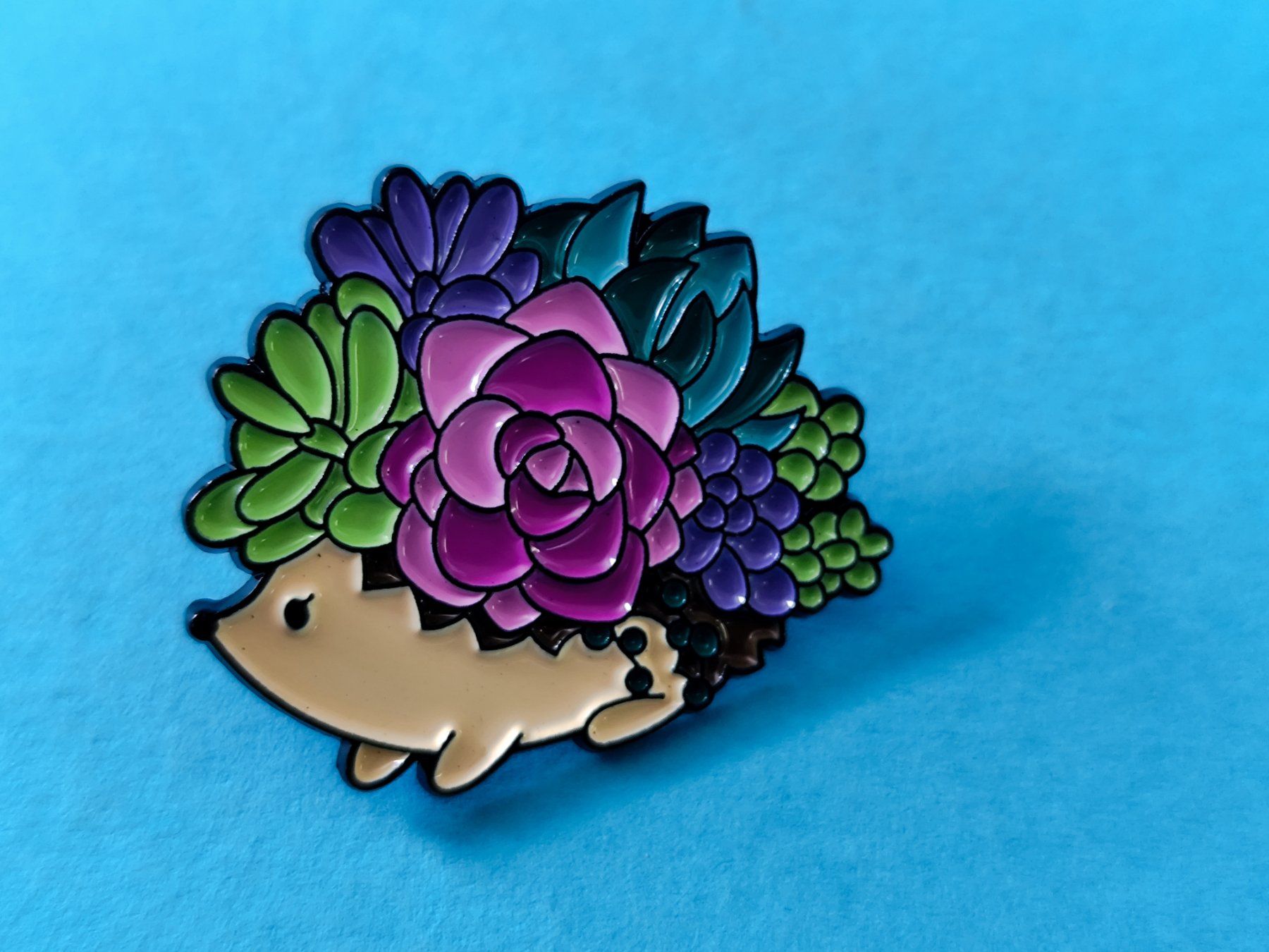 Plaketten & Abzeichen: Igel-Blumen Pin ca. 3 cm Süsses Geschenk - Muttertag💝 – Neu (gemäss Beschreibung) aus Bettingen von hamau2012 2