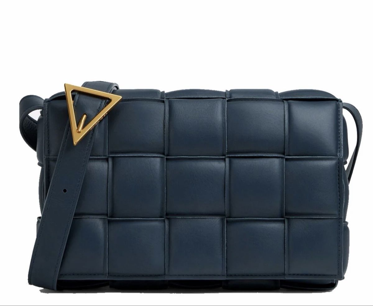 Bottega Veneta Sacs femmes: BOTTEGA VENETA PADDED CASSETTE, DEEP BLUE – Neuf (Voir description) à Genève par kam_m6mq 4