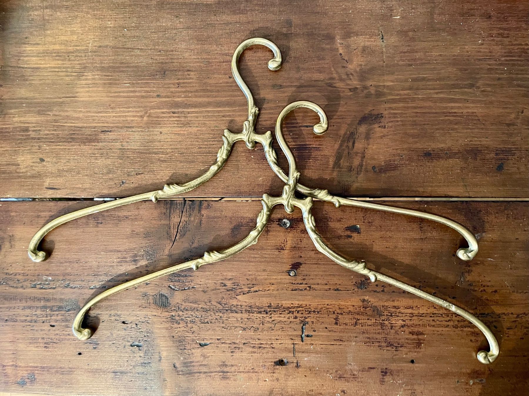 Garderobe: Coppia di Appendini in Ottone – Fine '800 – Gebraucht aus Seseglio von GiacominiAntiques