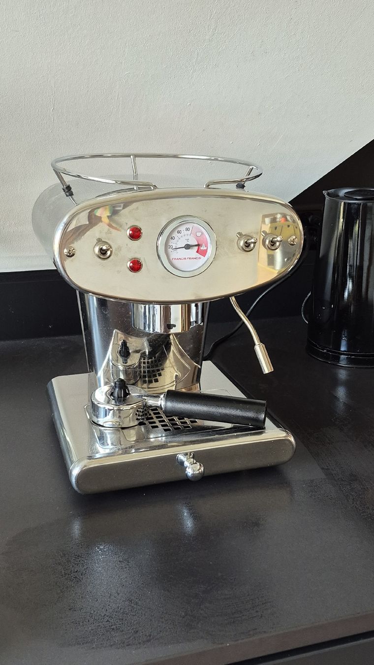 FrancisFrancis! Kaffeemaschinen & Espressomaschinen: Espressomaschine E.S.E Francis Francis silber Chrom – Gebraucht aus Steckborn von Suni010