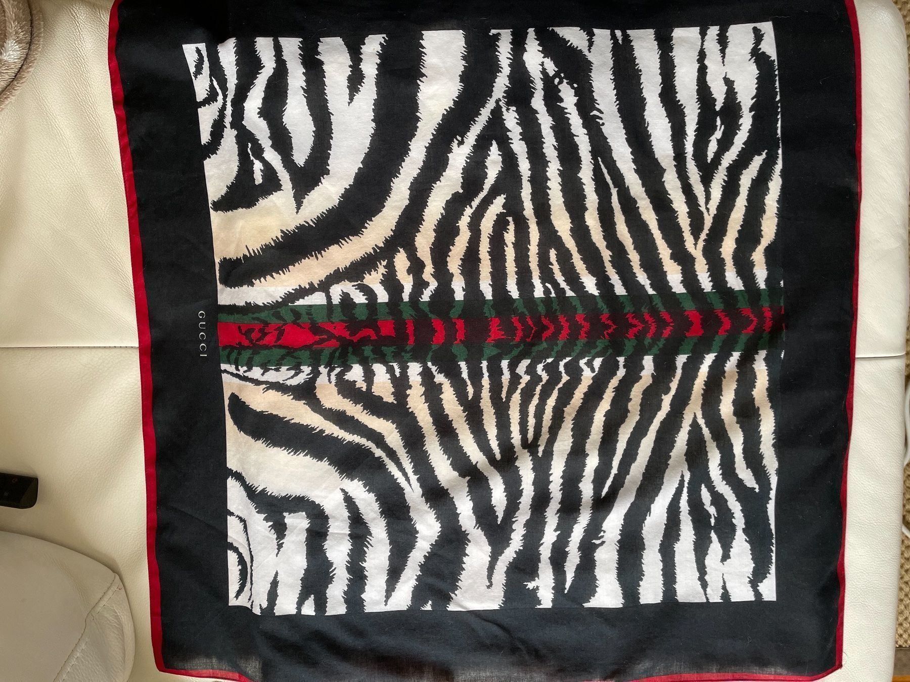 Gucci Foulard & Sciarpe: Gucci – Nuovo (secondo la descrizione) da Pully venduto da Kalissa