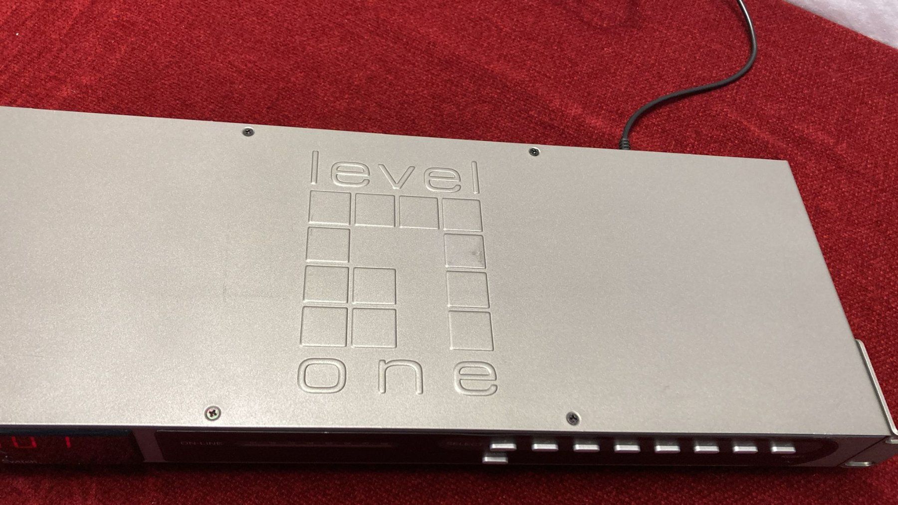 Hubs & Switches: Steuerung LevelOne KVM-0811 8-Port PS/2 KVM Switch – Gebraucht aus Dietikon von Rima57 5