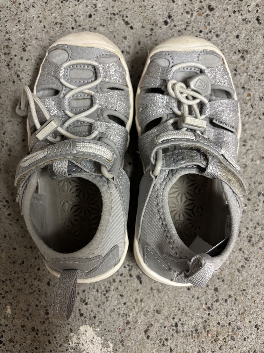 Keen Scarpe per ragazze: Sandalen KEEN Grösse 24, Silber – Usato da Büren an der Aare venduto da Nikito2001 2