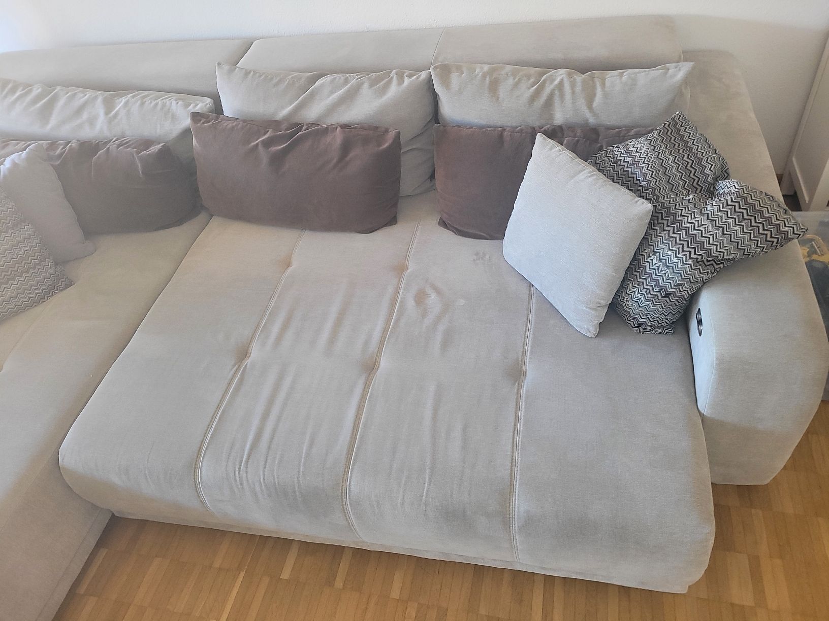 Sofas: Grosses Ecksofa mit Bettfunktio – D'occasion à Wallisellen par Alina_v8c6 1