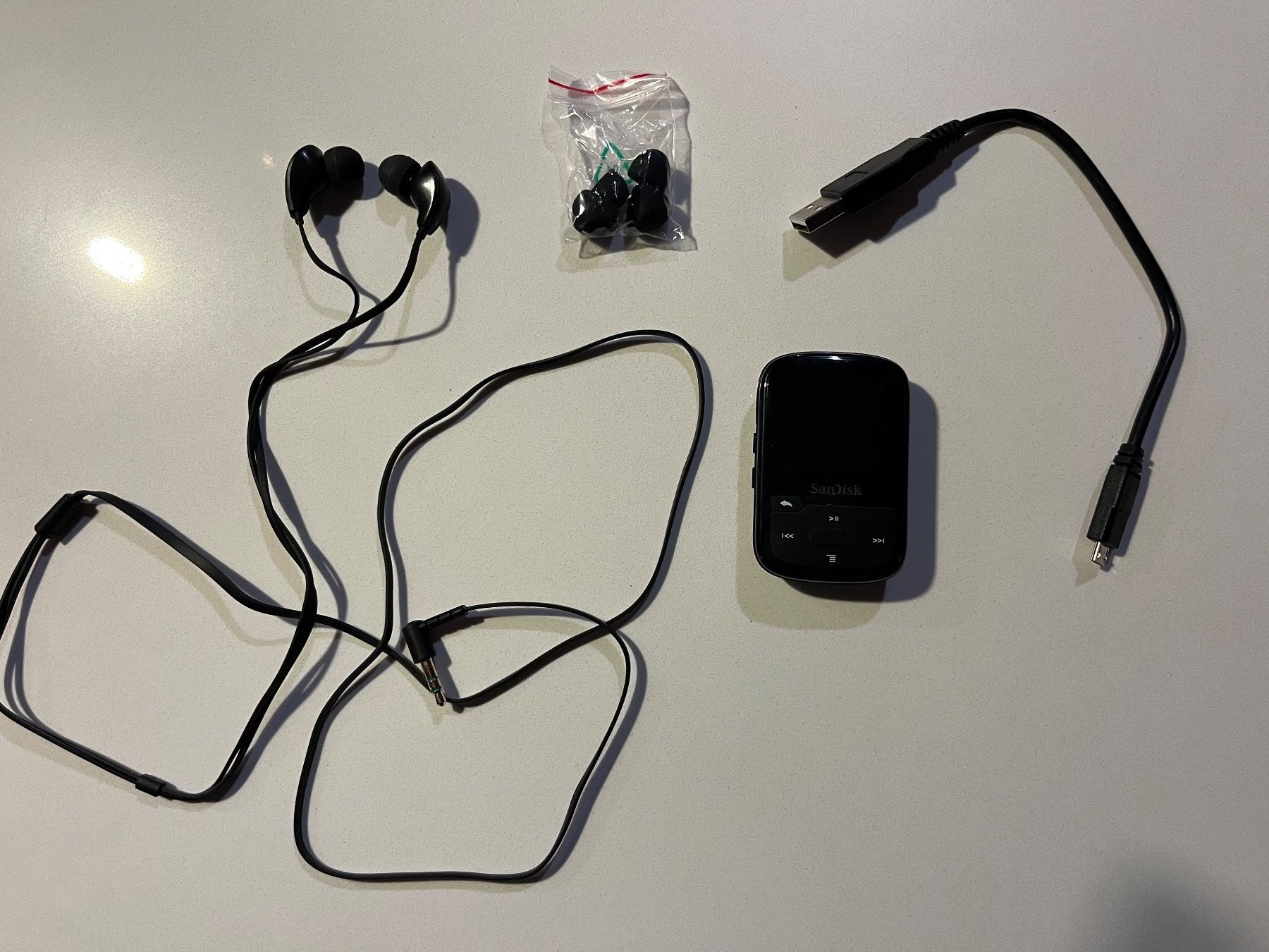 Sandisk Tragbarer Mediaplayer: MP3 Player SanDisk Clip Sport Plus 32 GB/Go – Neu (gemäss Beschreibung) aus Zürich von  1