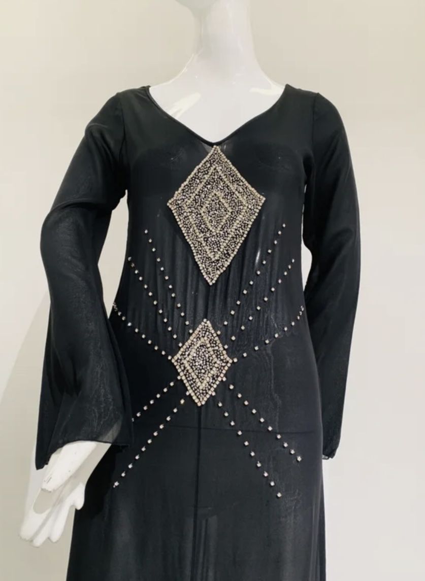 Vestiti: Hand-Embellished • Silk-Georgette • Elegant Open Back – Usato da Zürich venduto da Souljunic 6