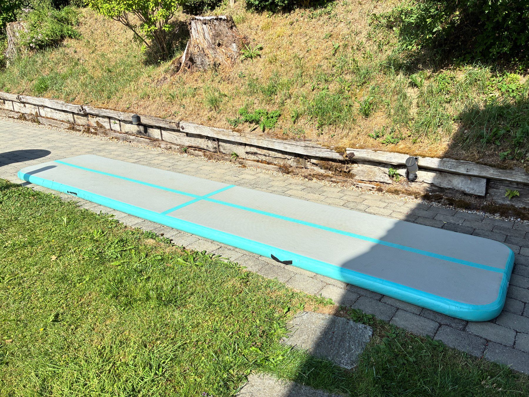 Bodenmatten: Luftmatratze Turnmatte Sportmatte aufblasbar gebraucht – Gebraucht aus Landiswil von mabalo