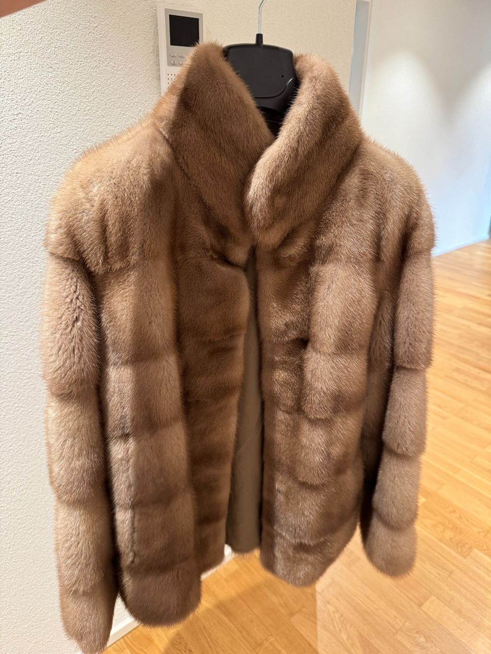 Nerz Jacken: Echte Nerzjacke aus hochwertigem Pelz – Gebraucht aus Zumikon von nana_5k9m 2