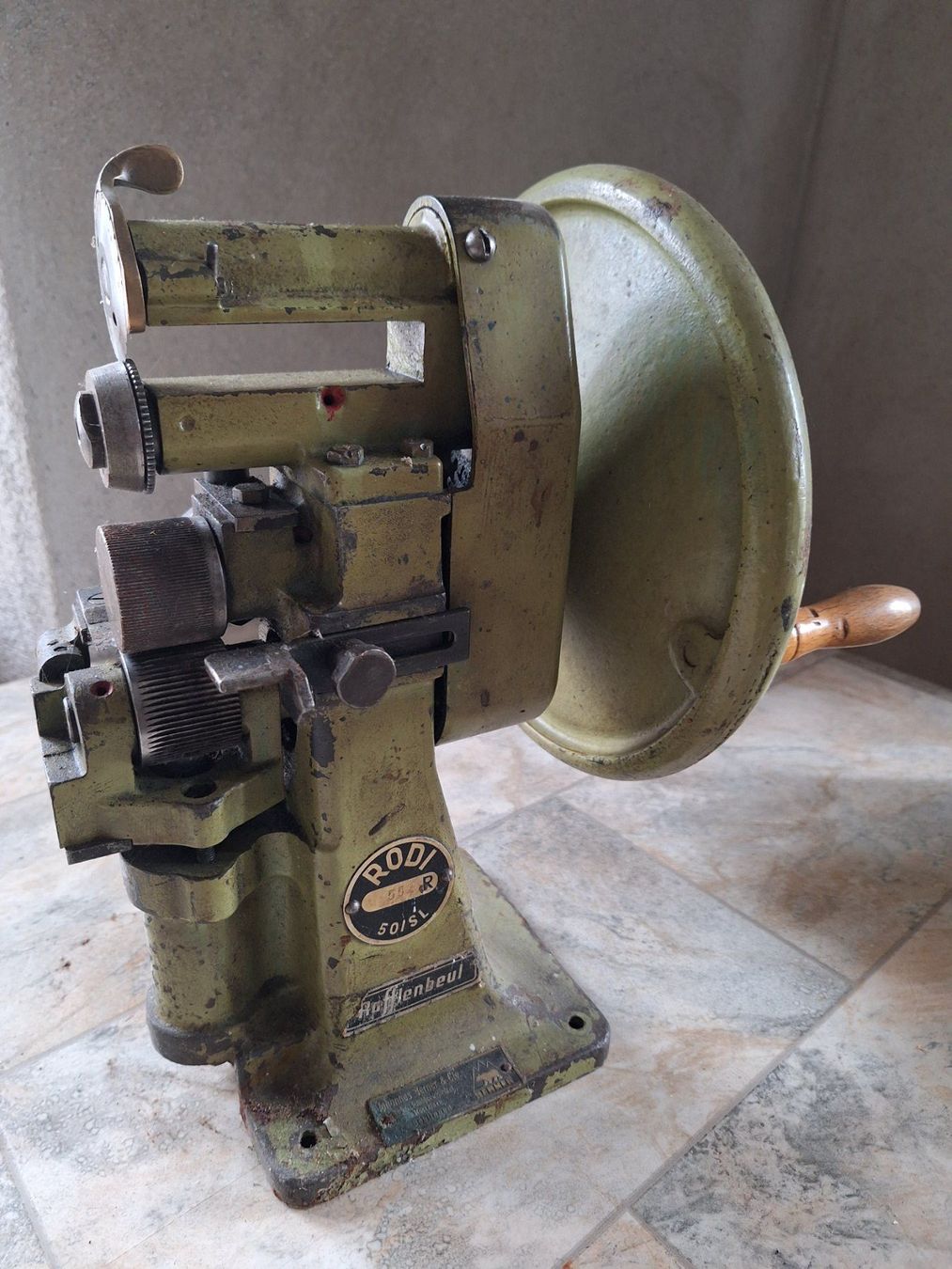 Toutes les machines: Alter Lederspalter – D'occasion à Peiden par patgifics
