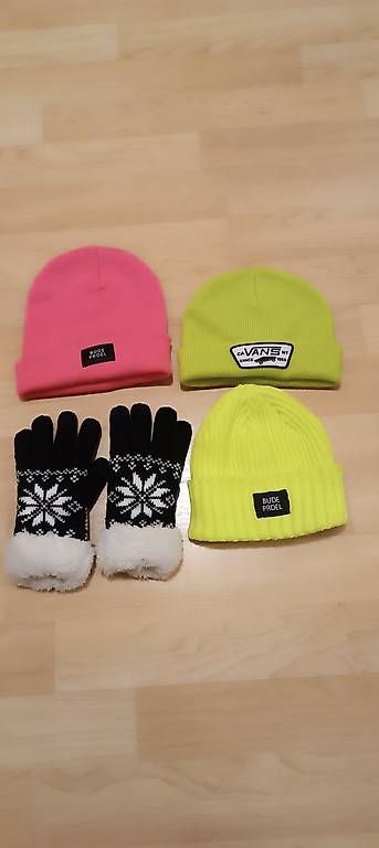 Altro abbigliamento per bambino: Winterkappen+Handschuhe – Usato da Alt St. Johann venduto da mar_rgq8