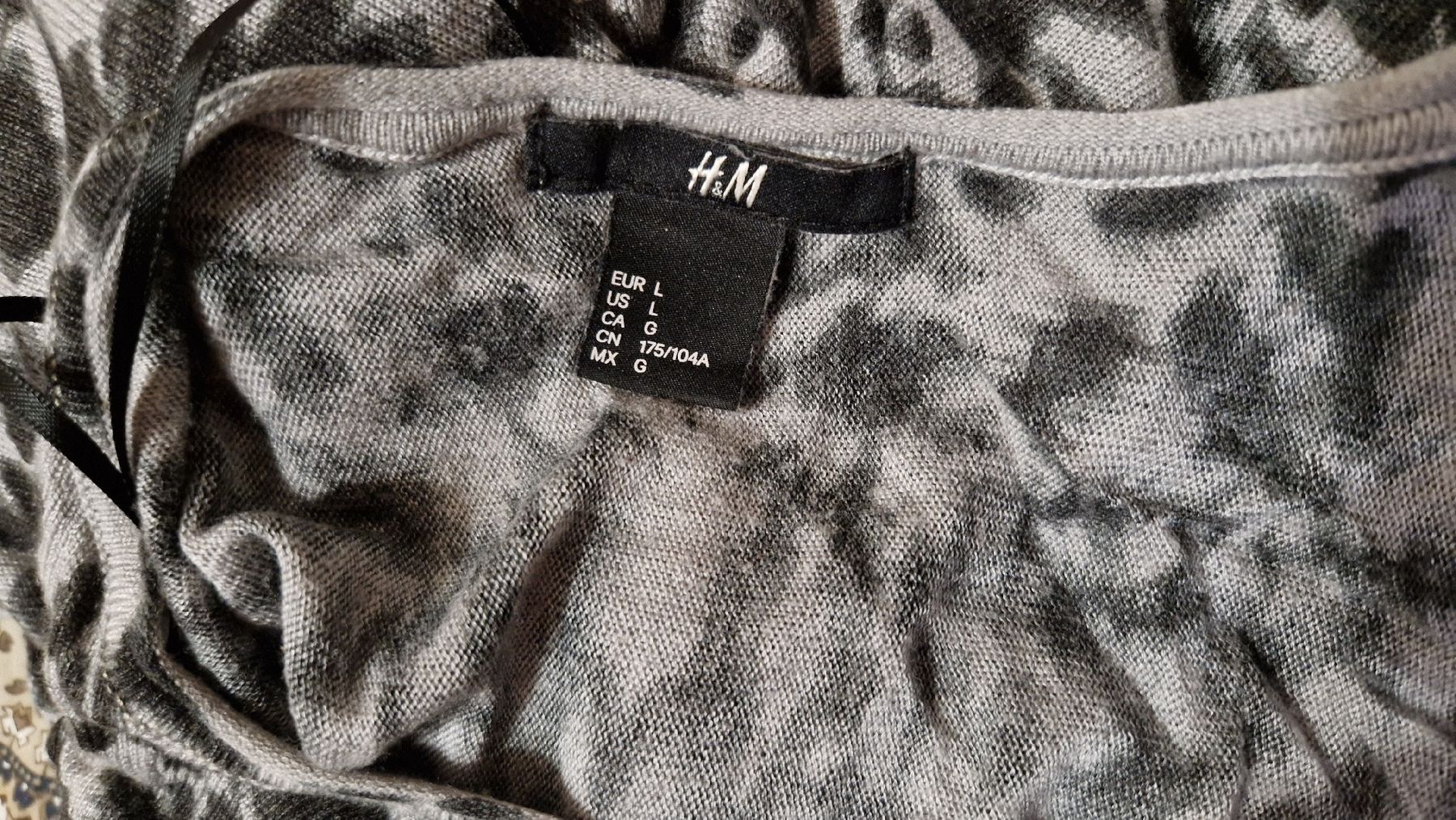 H&M Pullover & Sweatshirts: Grauer H&M Pullover mit Leomuster, Grösse L – Gebraucht aus Oberengstringen von Sheera7 6