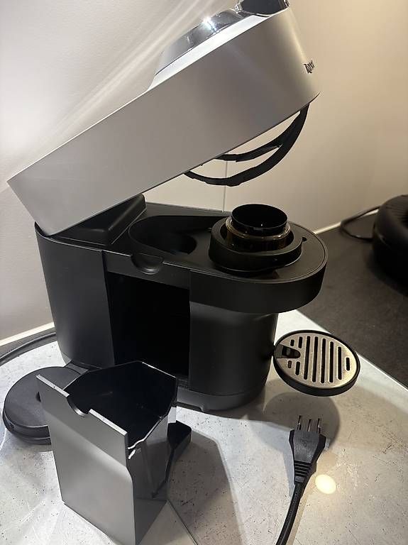 Nespresso Machines à café & Machines à expresso: Nespresso Vertuo Pop+ Deluxe – D'occasion à Hellikon par Miribiri97