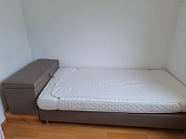 Hüsler Bett mit Truhe für das Bezeug