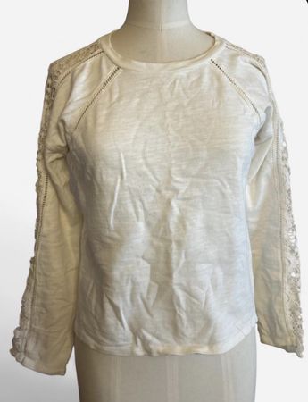 Pull femme blanc manches longues avec détails dentelle