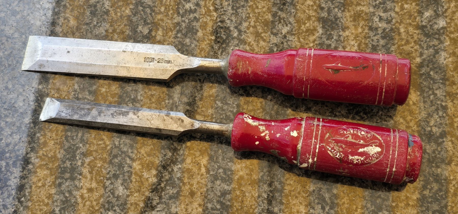 Tutti gli attrezzi: Zwei alte Stechbeutel, Rot,  gut erhalten, – Usato da Walkringen venduto da Vanuca 4