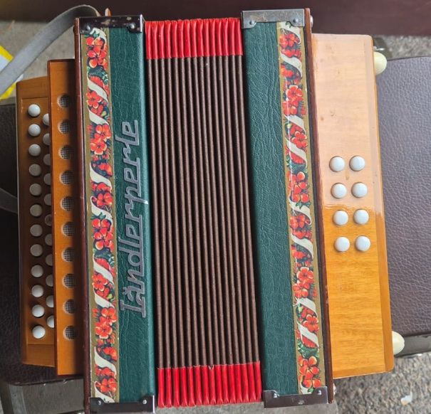 Musikinstrumente: Ländlerperle Schwyzerörgeli, Handorgel - Top Zustand! – Gebraucht aus Signau von reb_xv5t