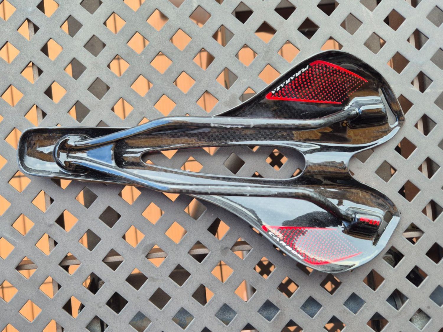 Ersatzteile: Selle vélo Carbone – Neu (gemäss Beschreibung) aus Cossonay-Ville von Axe_ll_e 1