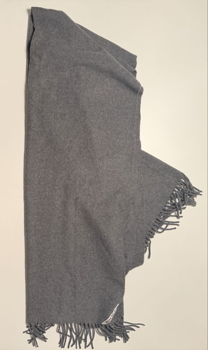 Acne Studios Foulard & Sciarpe: Acne Studios Schal Canada aus Kaschmir – Nuovo (secondo la descrizione) da Bad Ragaz venduto da ako_8l5y 4