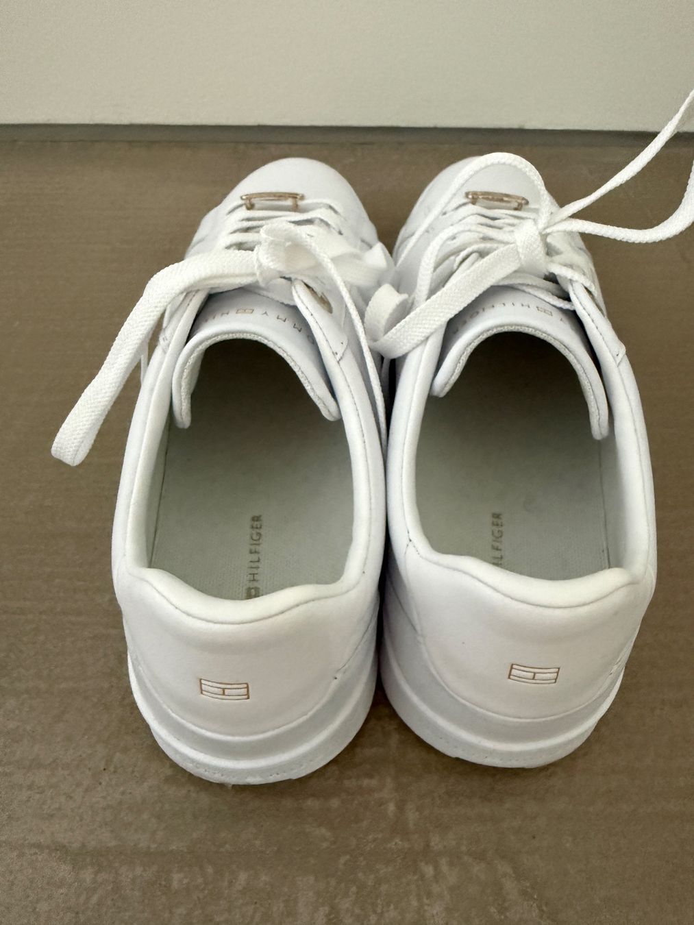 Tommy Hilfiger Scarpe da donna: Tommy Hilfiger Sneaker 39 – Usato da Schindellegi venduto da butterfly242011 2