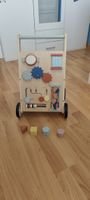 Lauflernwagen aus Holz mit Motorikspiel – Kid's Concept