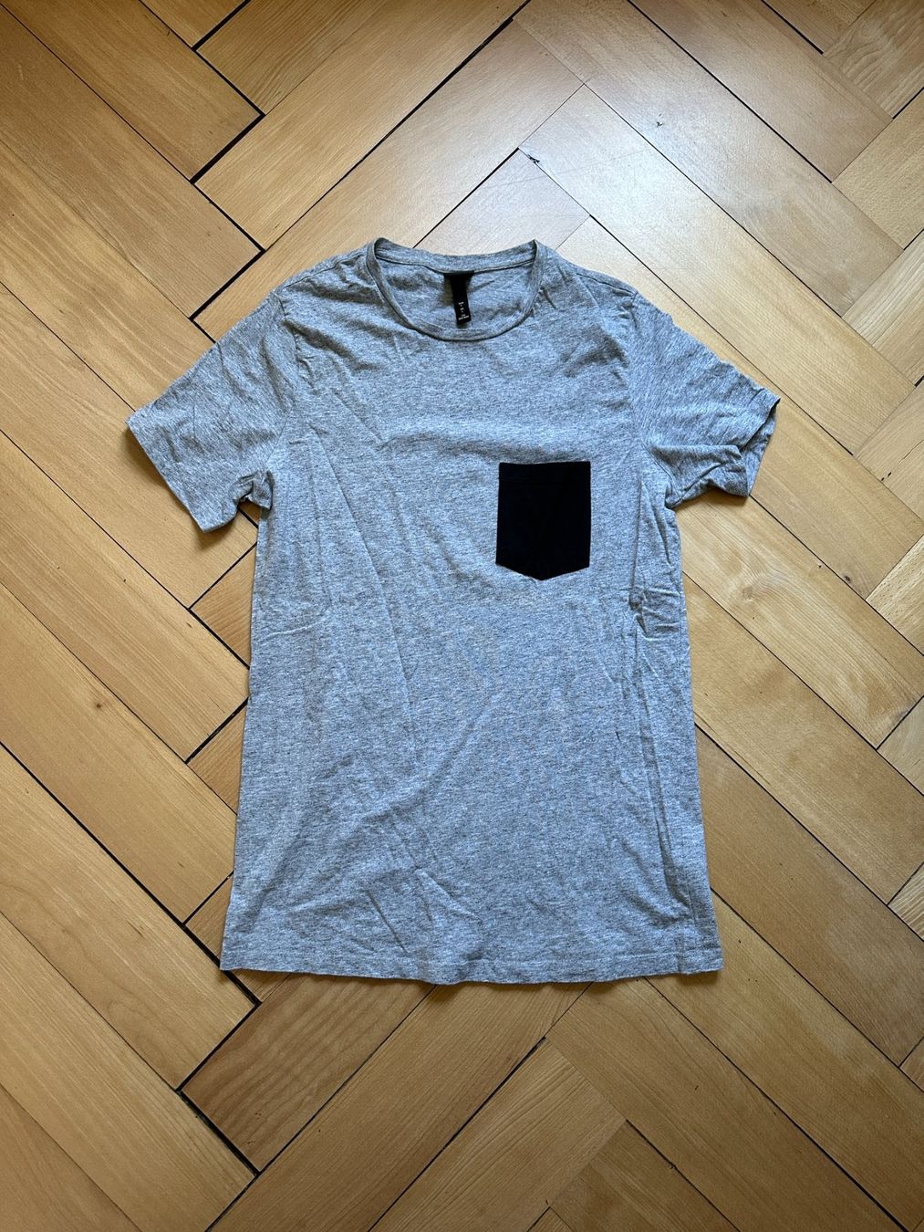 H&M T-Shirts: T-Shirt hellgrau meliert L – Gebraucht aus Zürich von Diazaio