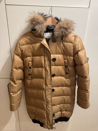 Moncler Daunenjacke mit Kapuze und Pelzbesatz
