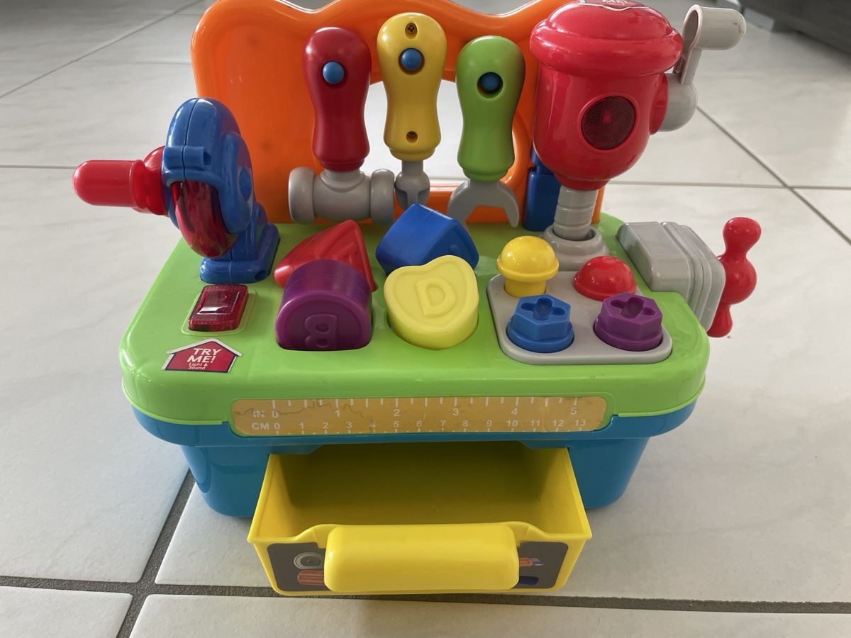 Giocattoli: Kids Tool Bench Toy Workbench Pretend Play Set, Fun! – Usato da Sursee venduto da vla_6ds2