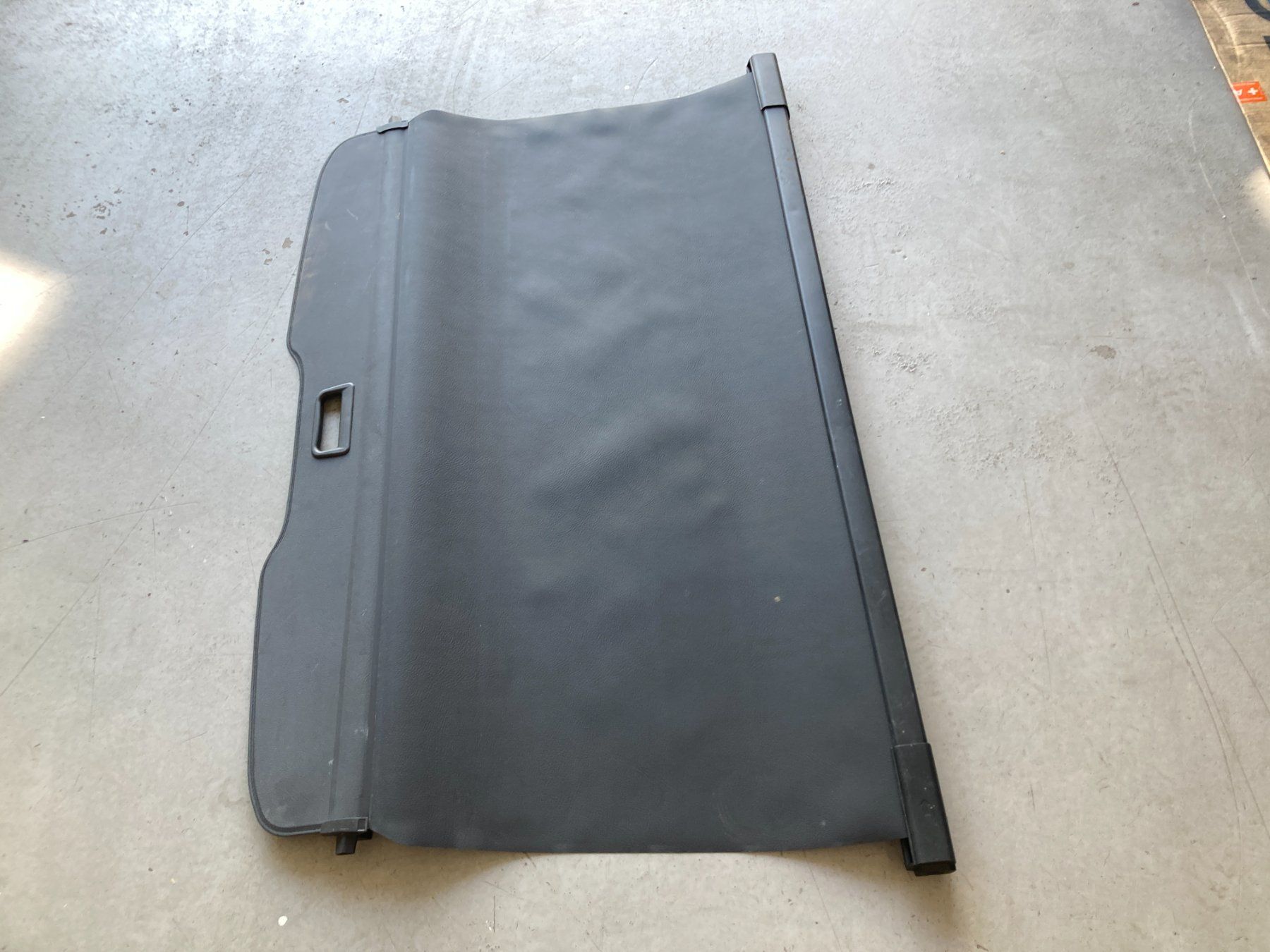 Volkswagen Alle Autoersatzteile: VW Caddy 2K Laderaumabdeckung Rollo Heckablage 2K5867871B – Gebraucht aus Cham von WB2223 3