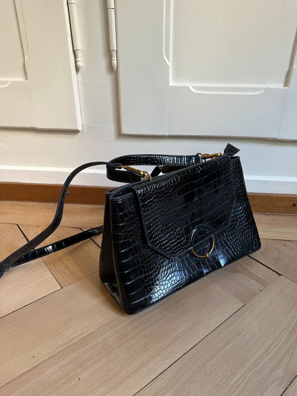 Asos Taschen für Damen: ASOS - Kroko Lack Umhängetasche schwarz – Gebraucht aus Zürich von Diazaio 1