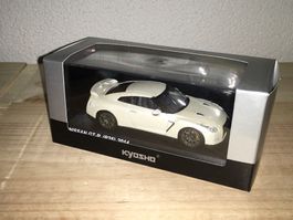 Nissan GT-R (R35) 2014 Brilliant white pearl 1/43