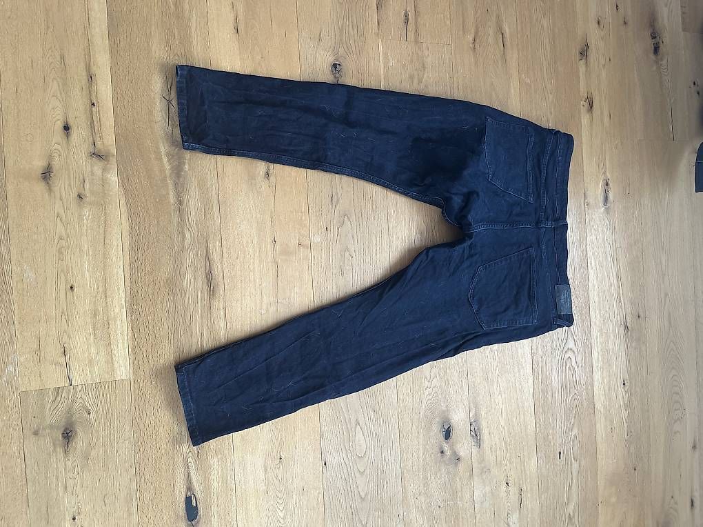 Jeans: 1x Slim Tapered Jeans W38 L32 – Usato da Reiden venduto da Profiler23 1