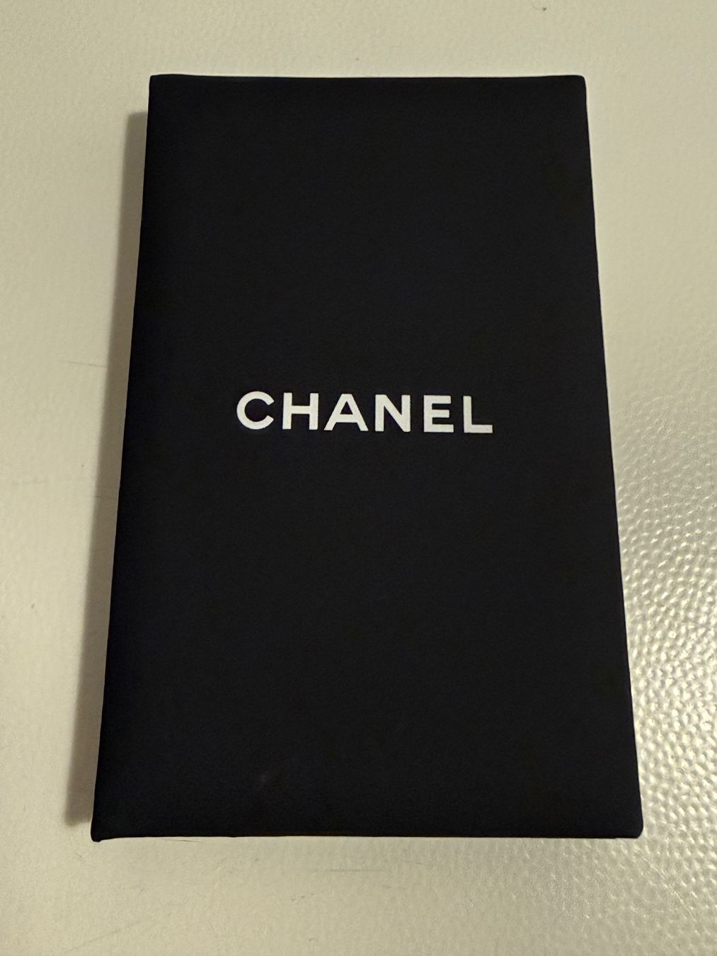 Chanel Make-up: Chanel Mattierendes Papier – Usato da Zürich venduto da luxforless