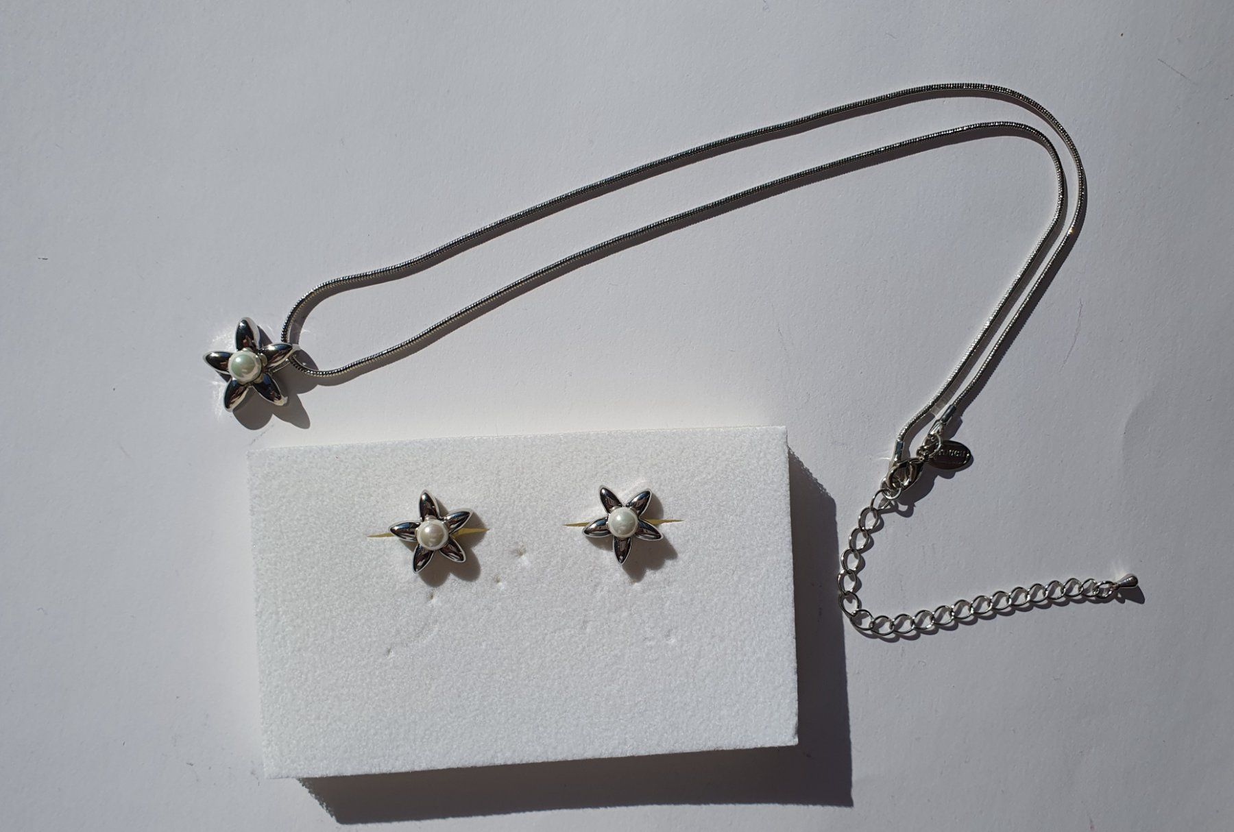 Ketten: Schmuckset silber mit Perlen - Kette, Anhänger & Ohrstecker – Neu (gemäss Beschreibung) aus St. Margarethen TG von Schachmatt 3