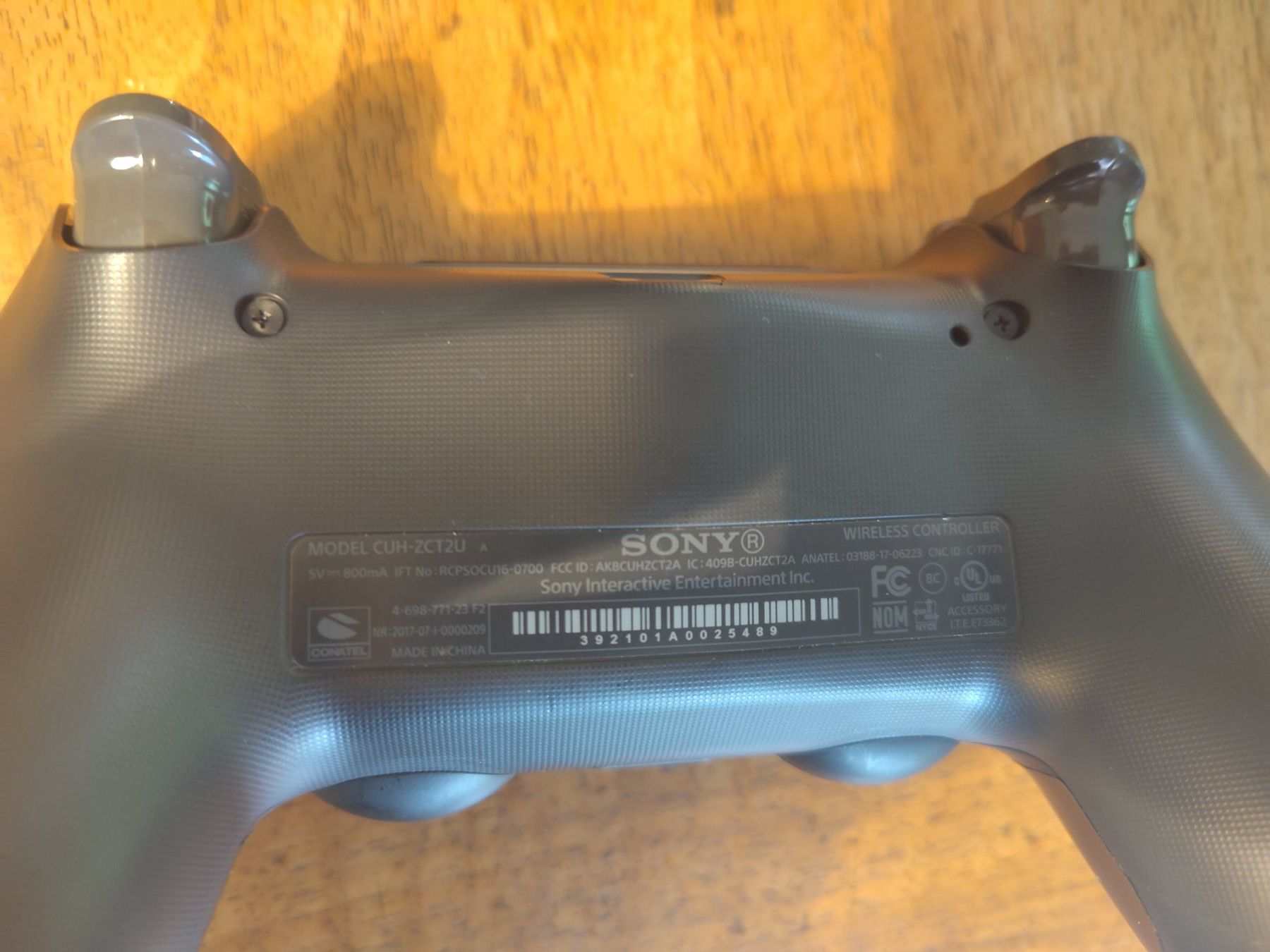 Sony Manettes: Sony Dualshock 4 Controller Schwarz – D'occasion à Mollis par pit_z8mq 2