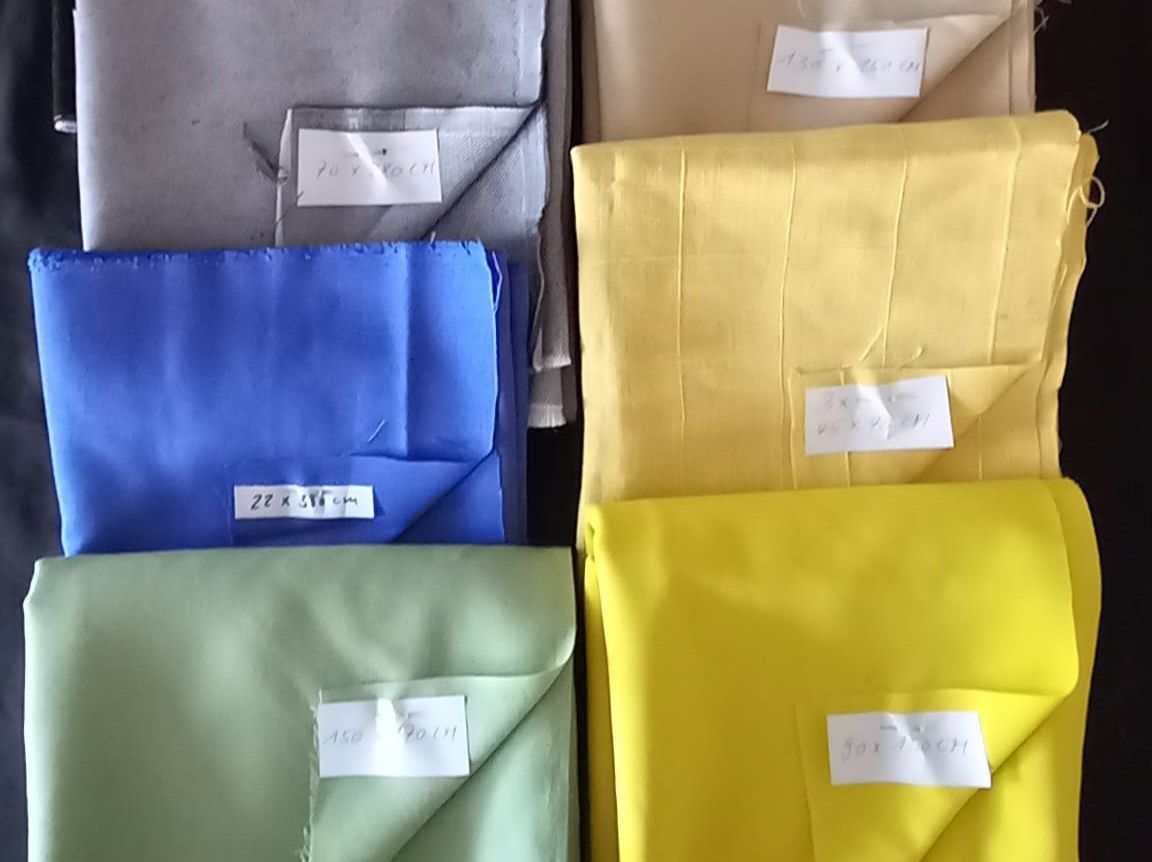 Tessuti: 7 STK DIVERSE STOFFE – Usato da Huttwil venduto da Kunterbuntli
