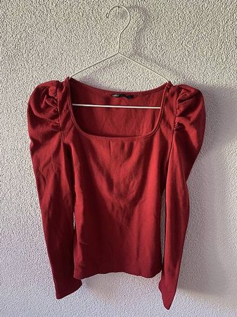 Rotes Oberteil