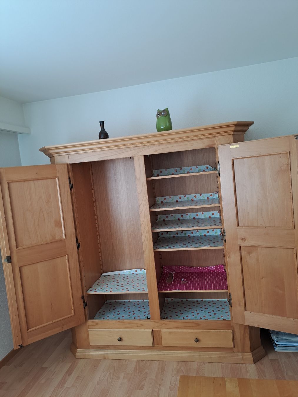 Schränke: **Top Zustand**Schrank, Kirschbaumholz – Gebraucht aus Glarus von Morana86 3