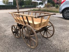 Ancien Chariot en bois.
