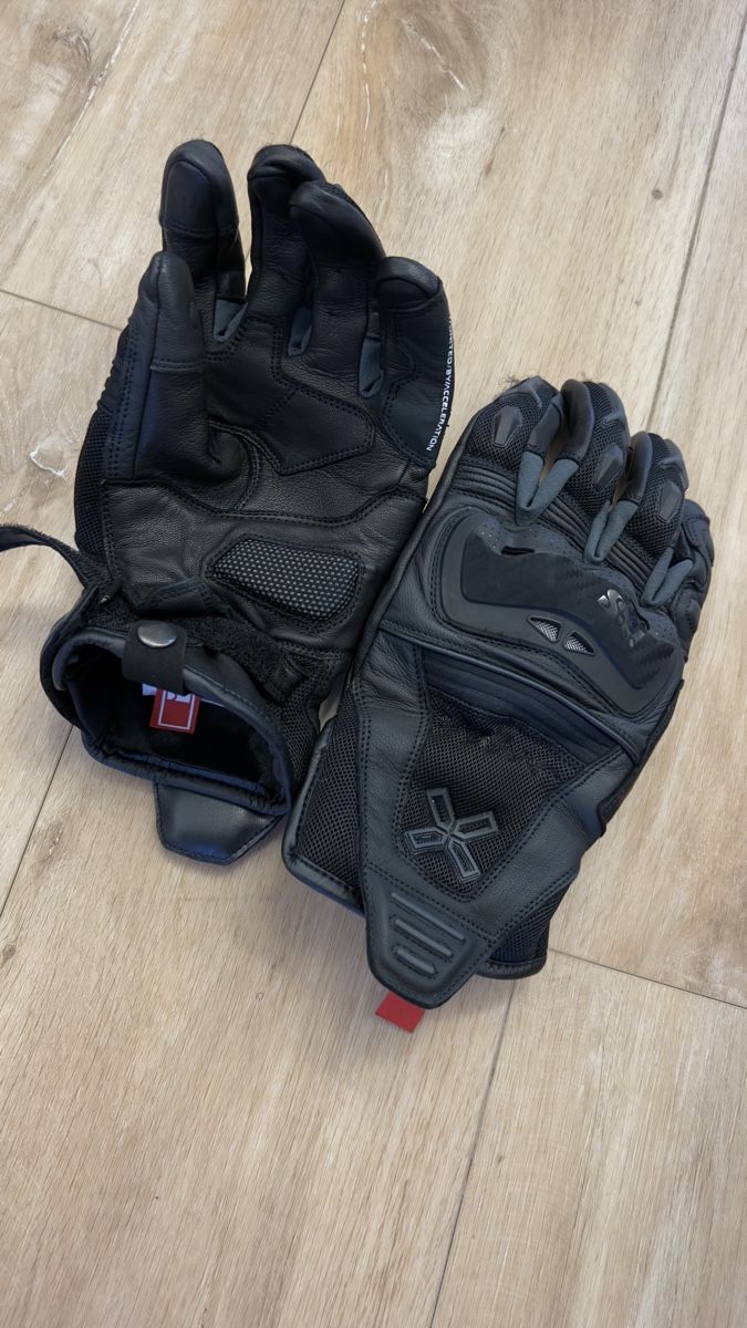 IXS Autres accessoires hommes: Töff Handschuhe der Marke IXS – D'occasion à Grosswangen par nik_lb8t