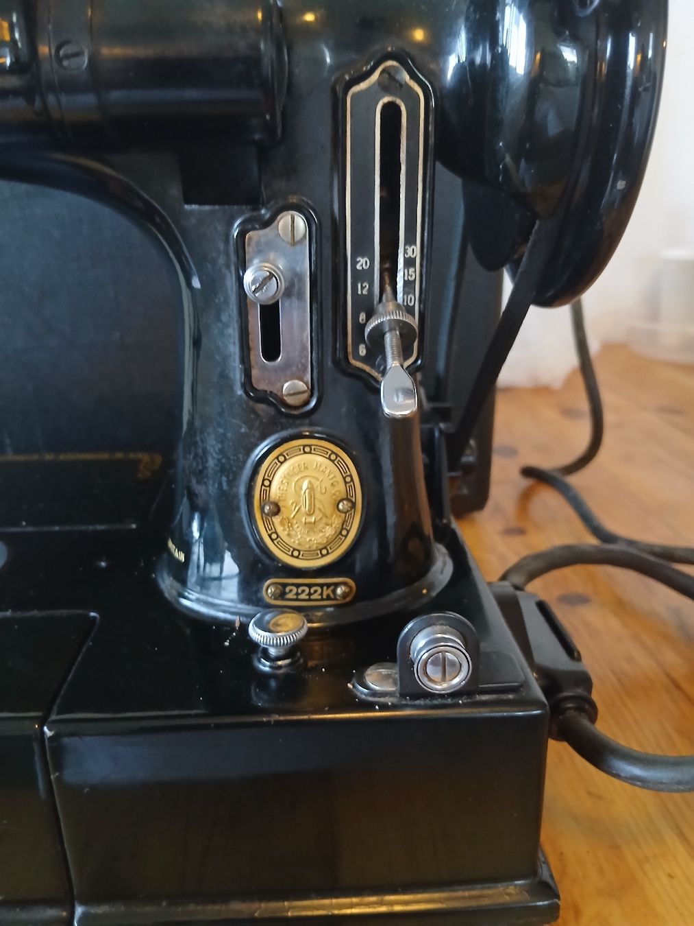 Singer Nähmaschinen: Singer 222K Sewing Machine with Case and Accessories – Gebraucht aus Bronschhofen von woj_5knx 3