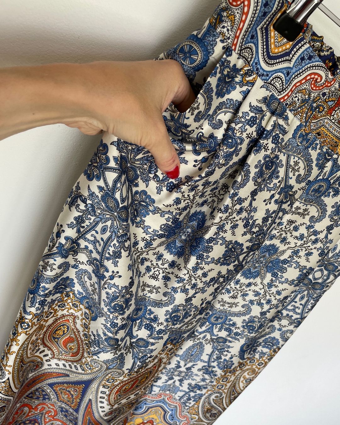 Hosen: Elegante Dreiviertel-Sommerhose glänzend – Gebraucht aus Grenchen von M_ina 3