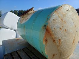 Wasser oder Oiltank