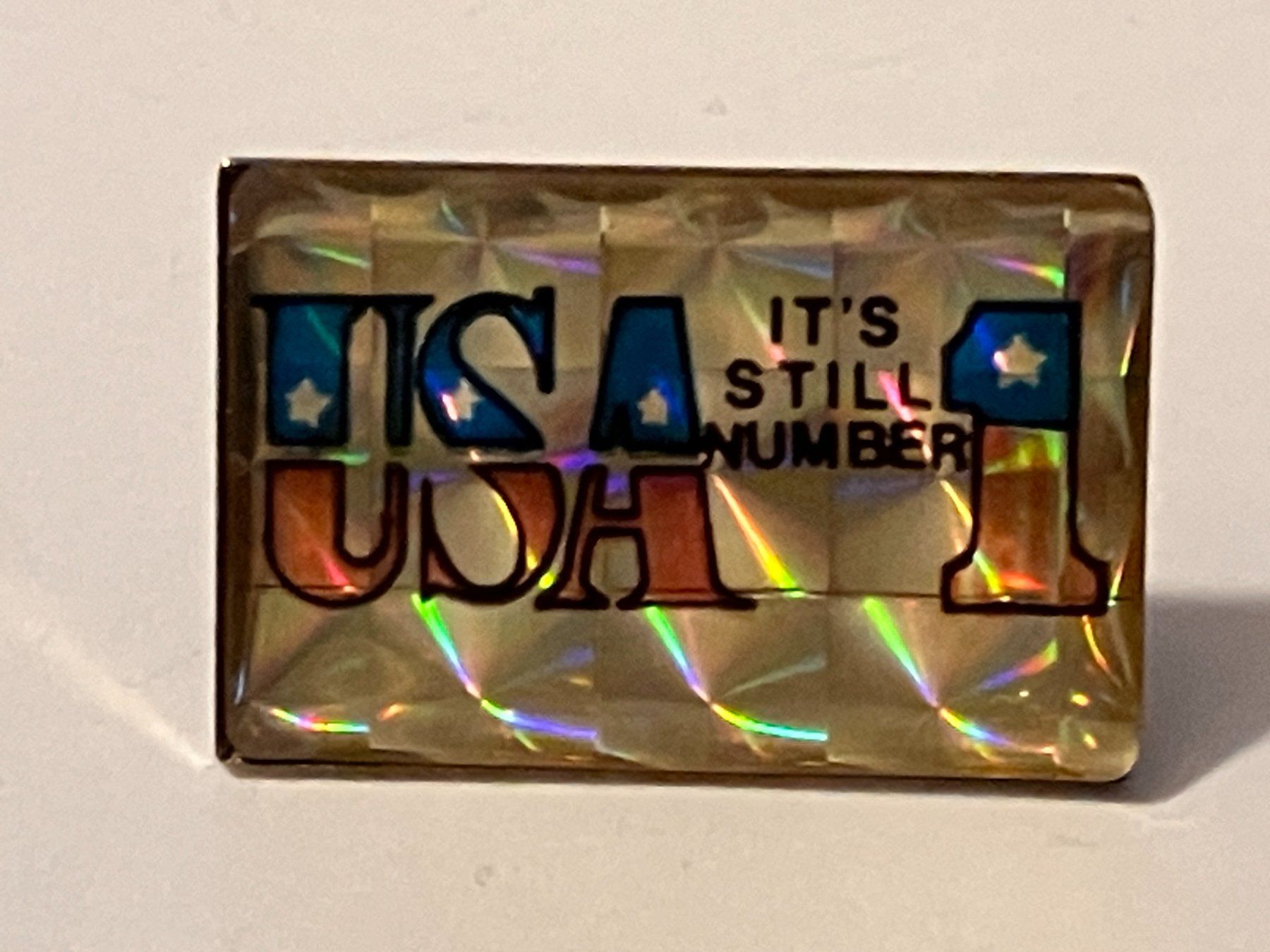 Placchette & Badge: 1 Pin USA is still Number 1 – Usato da Basel venduto da djwwpp