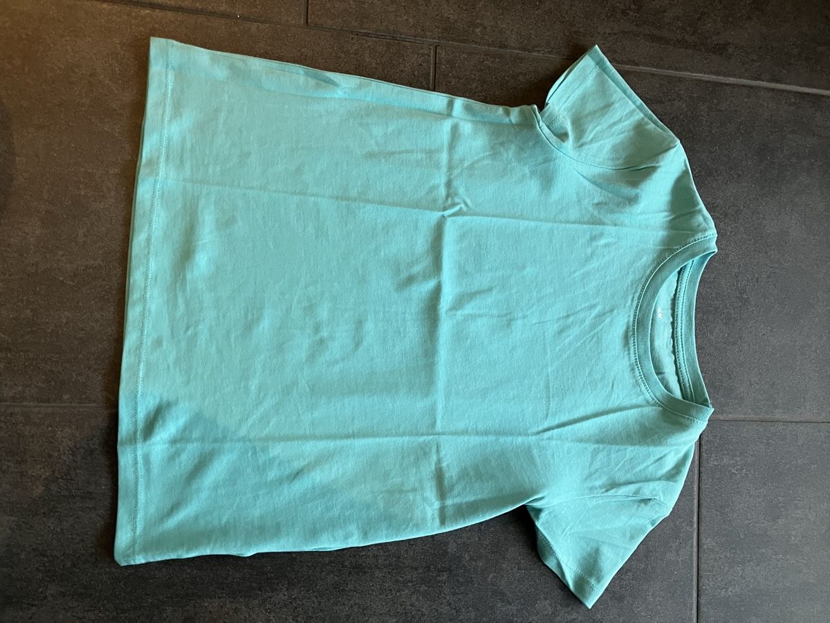 Lotti & Set di vestiti: Tshirts Gr. 128 – Nuovo (secondo la descrizione) da Reigoldswil venduto da Misa1705 1