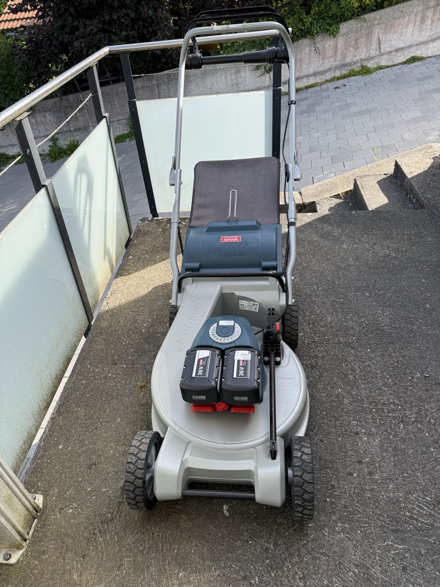 Bosch Tagliaerba: Akku Rasenmäher Bosch GRA 53 Proffessional Defekt – Difettoso da Bützberg venduto da Sony58
